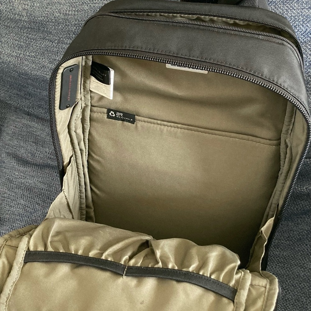 Briggs & Riley Slim Expandable Backpack - Picture 4 of 6